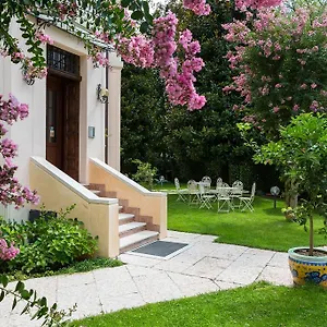 Mainard Apartahotel